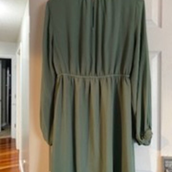 Light weight flowy dress (M) - Picture 2 of 3